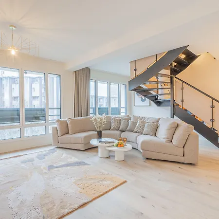 Yuna Porte-maillot - Hotel apartamentowy 4*