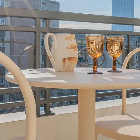 Hotel apartamentowy Yuna Porte-maillot -